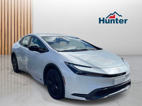 Used 2025 Toyota Prius LE AWD/4WD image 1