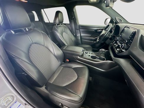 Used 2021 Toyota Highlander XSE AWD/4WD image 33