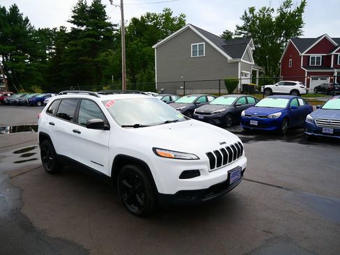 Used 2017 Jeep Cherokee Sport AWD/4WD image 2