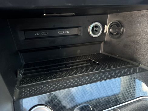 New 2026 Volkswagen Taos SE image 24