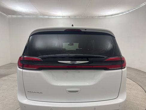 Used 2025 Chrysler Pacifica Select FWD image 20