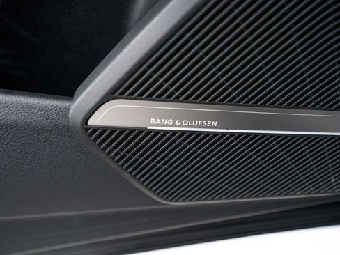 Certified 2025 Audi Q5 2.0T Premium Plus image 18