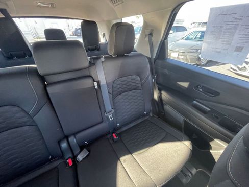 Used 2025 Nissan Pathfinder SV image 39