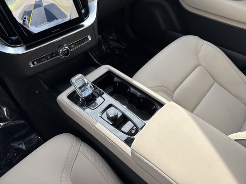 Used 2025 Volvo XC90 B5 Plus image 25