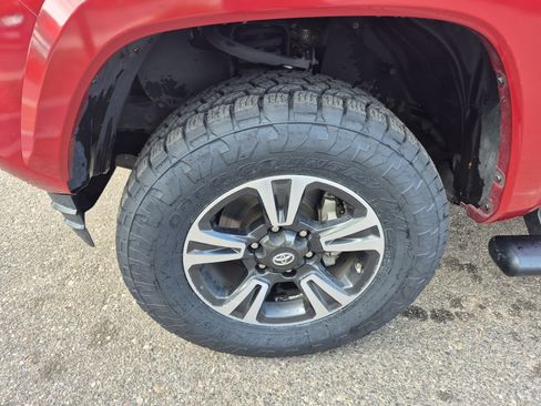 Used 2018 Toyota Tacoma TRD Sport AWD/4WD image 24