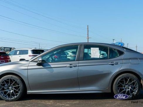 Used 2025 Toyota Camry SE w/ Convenience Package AWD/4WD image 9