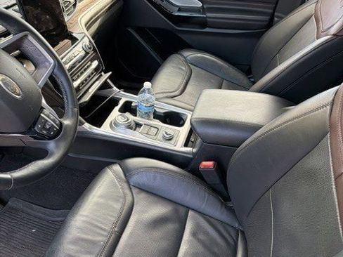 Used 2022 Ford Explorer Platinum w/ Equipment Group 601A image 9