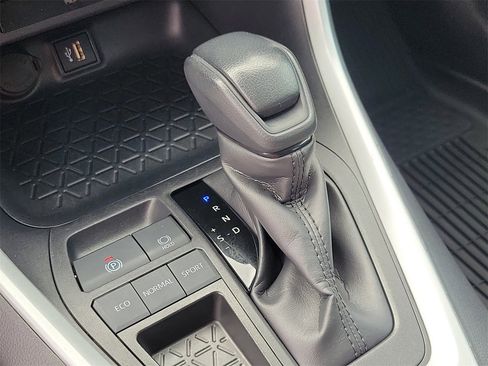 Used 2025 Toyota RAV4 LE image 27