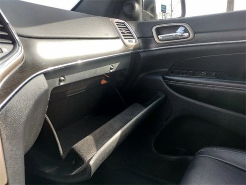 Used 2017 Jeep Grand Cherokee Limited image 32