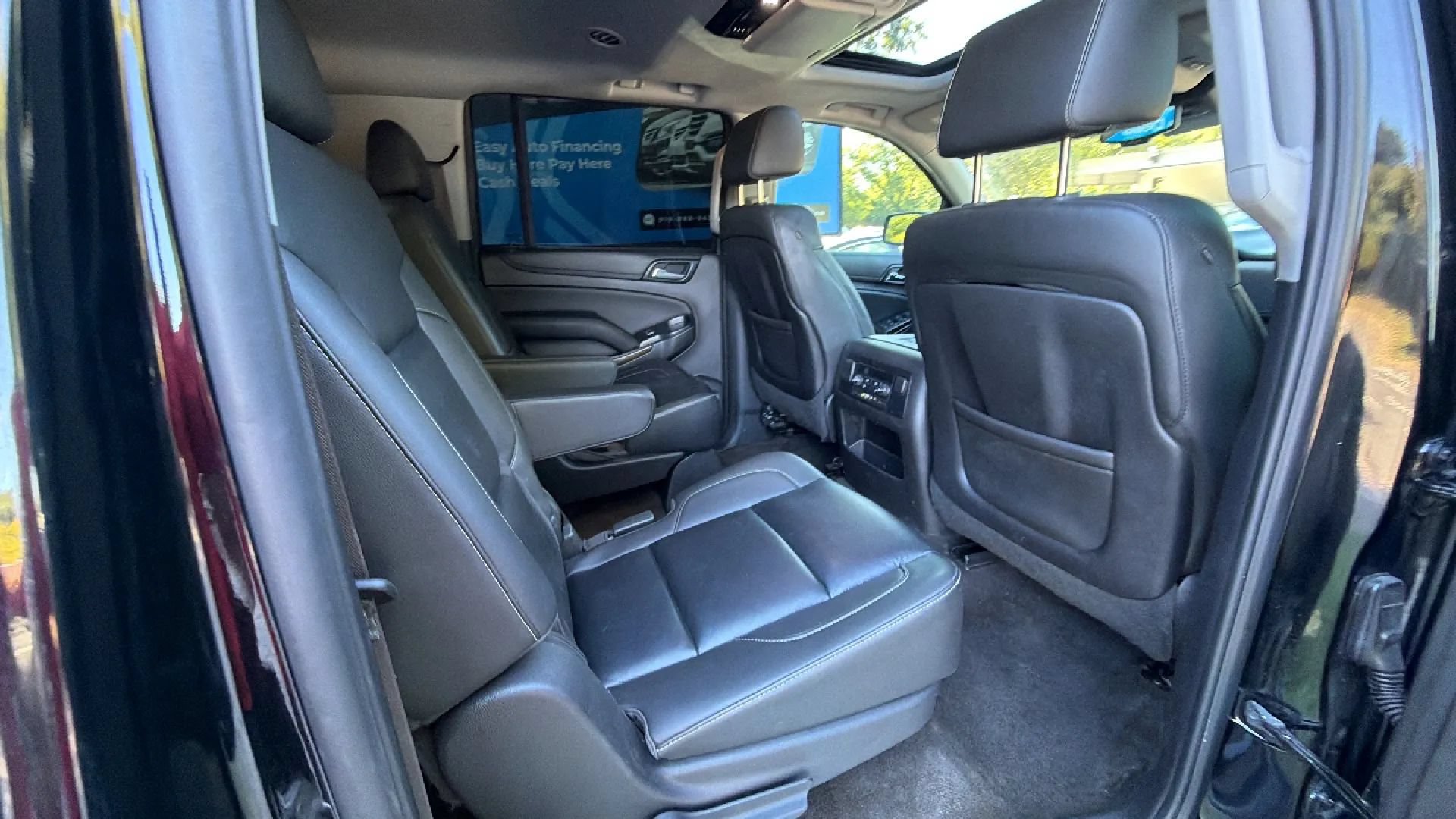 Used 2015 Chevrolet Suburban LT RWD image 30