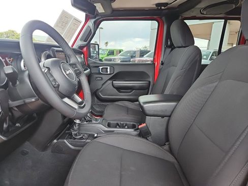 Used 2023 Jeep Gladiator Sport AWD/4WD image 17