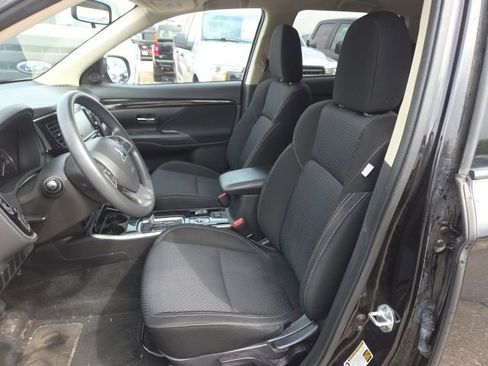 Used 2019 Mitsubishi Outlander ES image 8