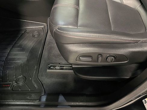 Used 2023 Chevrolet Traverse RS image 21