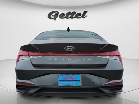 Used 2022 Hyundai Elantra SEL FWD image 6