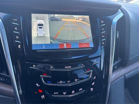 Used 2019 Cadillac Escalade Luxury image 33