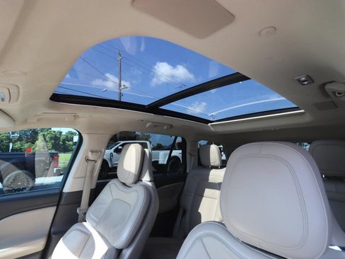 Used 2023 Lincoln Aviator Reserve w/ Equipment Group 201A RWD image 4