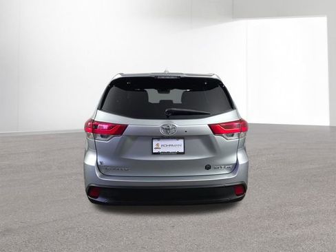 Used 2019 Toyota Highlander XLE AWD/4WD image 14
