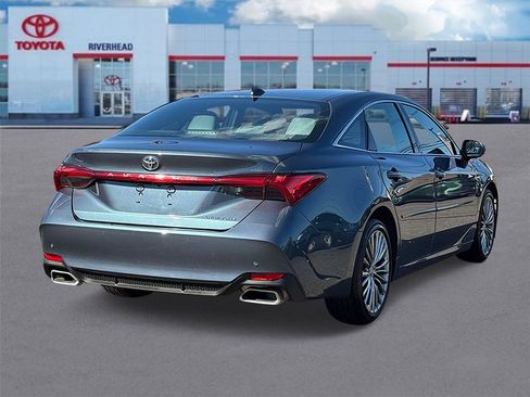 Certified 2022 Toyota Avalon Limited image 3