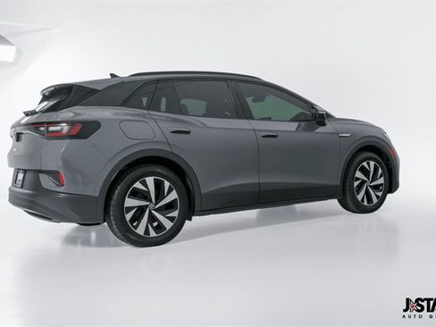 Used 2023 Volkswagen ID.4 Pro image 3