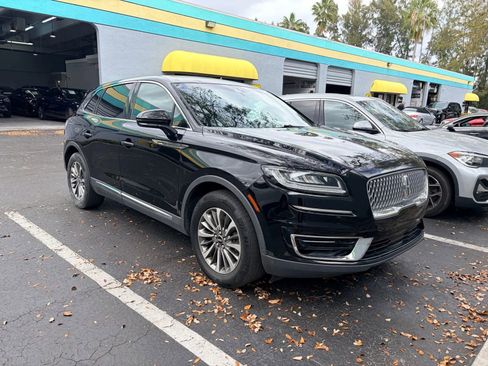 Used 2019 Lincoln Nautilus Select image 1