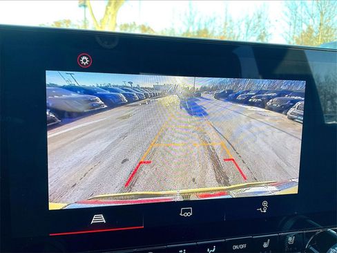 Used 2024 GMC Canyon AT4 w/ AT4 Premium Package image 18