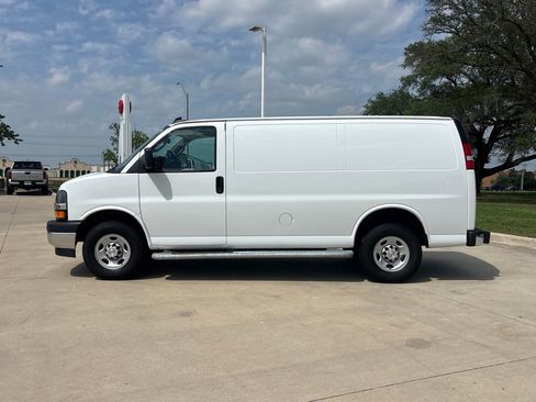 Used 2024 Chevrolet Express 2500 w/ Driver Convenience Package RWD image 2