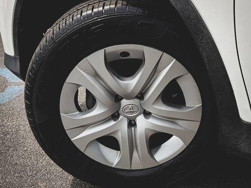 Used 2015 Toyota RAV4 LE FWD image 18