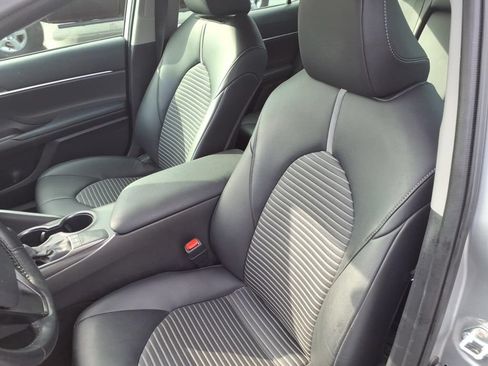 Used 2022 Toyota Camry SE w/ Convenience Package FWD image 14