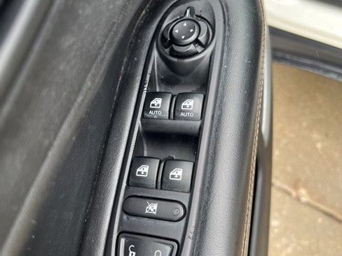 Certified 2019 Jeep Compass Latitude w/ Cold Weather Group image 16