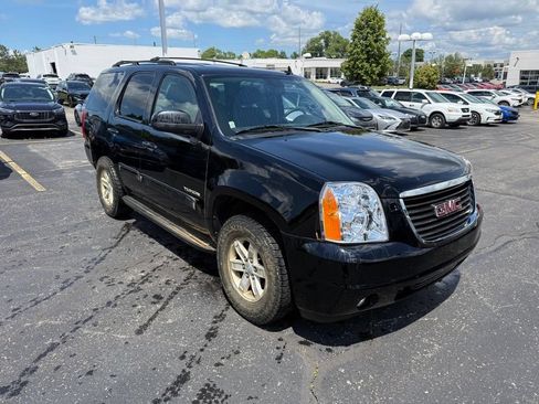 Used 2013 GMC Yukon SLE w/ Convenience Package AWD/4WD image 3
