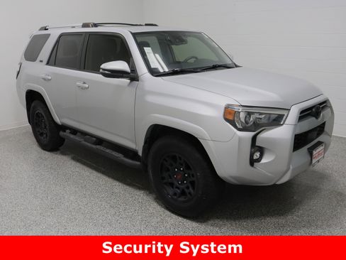 Used 2022 Toyota 4Runner SR5 Premium image 4