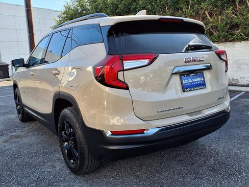 Used 2022 GMC Terrain AT4 image 3