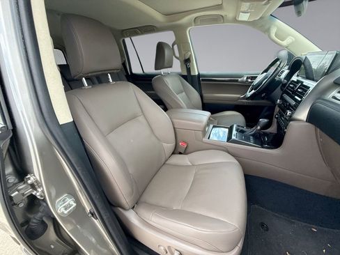 Used 2023 Lexus GX 460 Premium w/ Premium Package AWD/4WD image 16