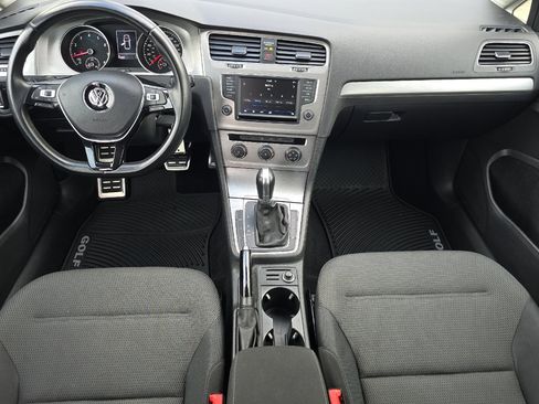 Used 2017 Volkswagen Golf S image 14