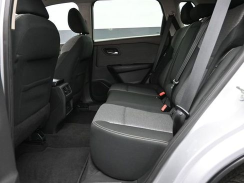 Used 2022 Nissan Rogue SV image 26