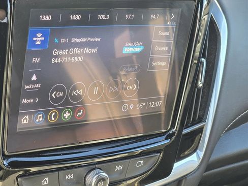 Used 2022 Chevrolet Traverse LT image 4