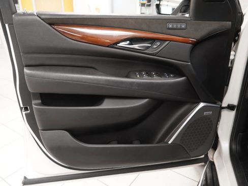 Used 2019 Cadillac Escalade ESV Luxury image 20