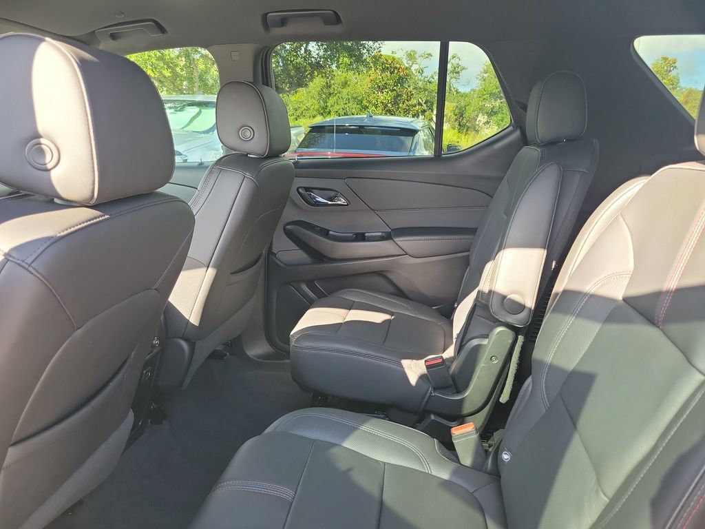 Used 2023 Chevrolet Traverse RS FWD image 25