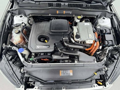Used 2018 Ford Fusion SE FWD image 10