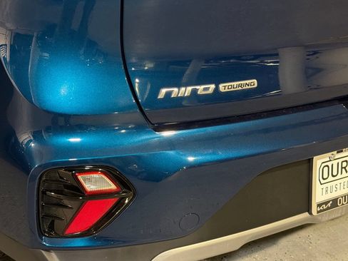 Used 2022 Kia Niro Touring Special Edition FWD image 5