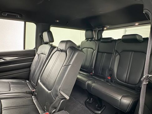 Used 2023 Jeep Wagoneer 4WD image 42