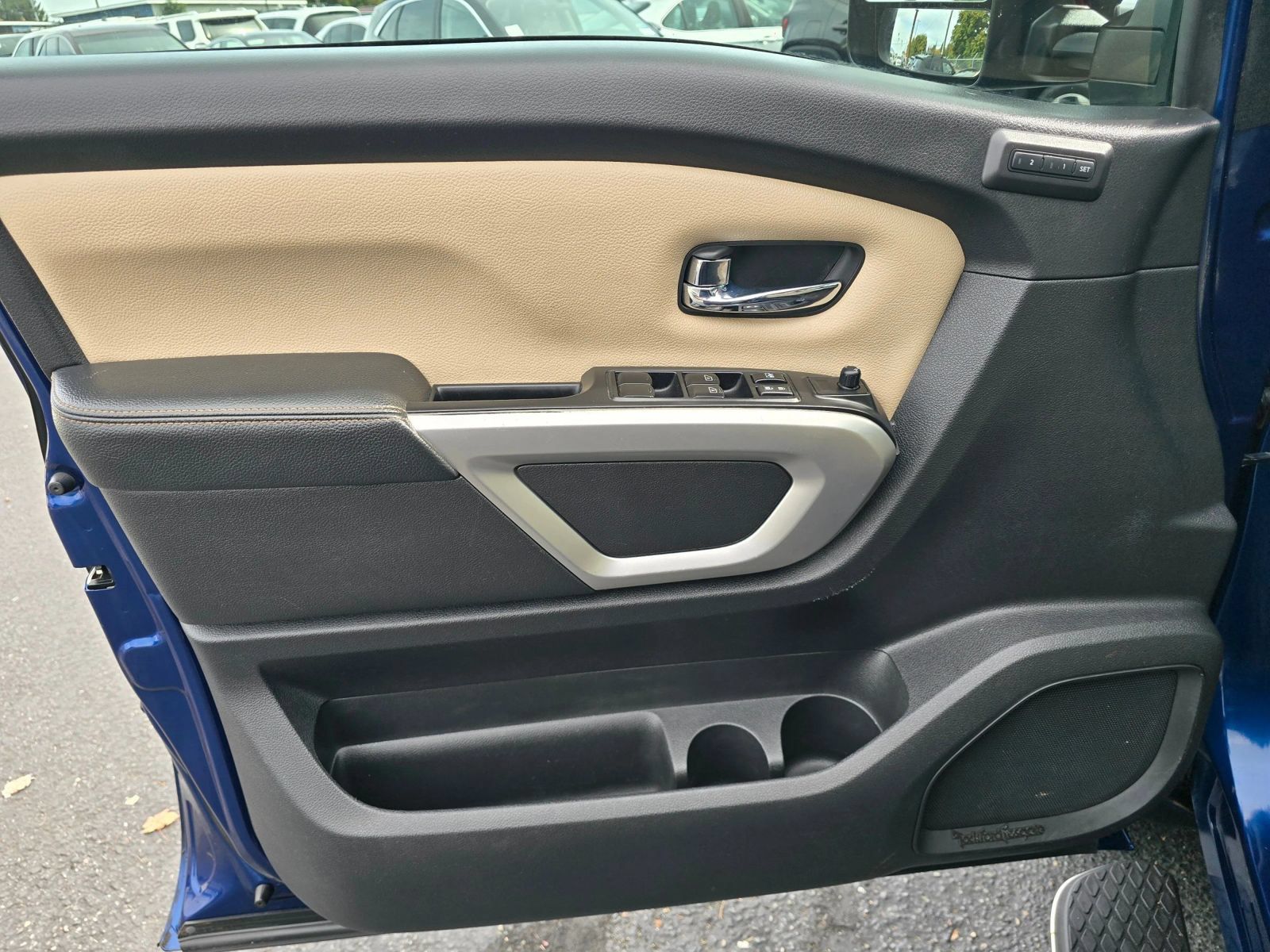 Used 2016 Nissan Titan SL AWD/4WD image 18