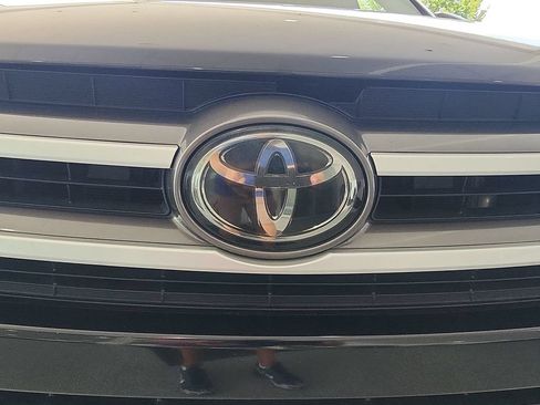 Used 2019 Toyota Highlander XLE AWD/4WD image 30