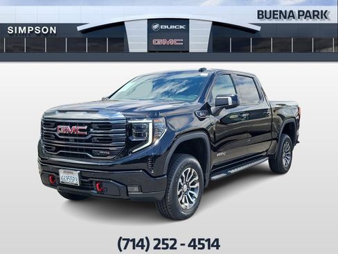 Used 2023 GMC Sierra 1500 AT4 w/ AT4 Premium Package AWD/4WD image 4