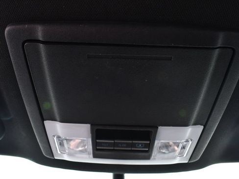 Used 2019 Ford Explorer XLT w/ Equipment Group 202A AWD/4WD image 33