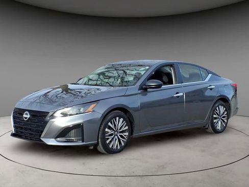 Used 2025 Nissan Altima 2.5 SV image 1