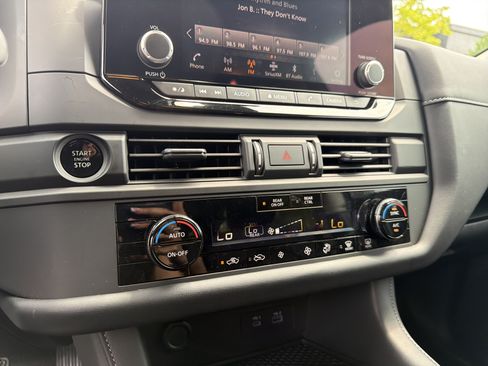 Used 2025 Nissan Pathfinder S AWD/4WD image 36