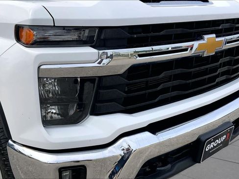 Used 2024 Chevrolet Silverado 2500 LT AWD/4WD image 29