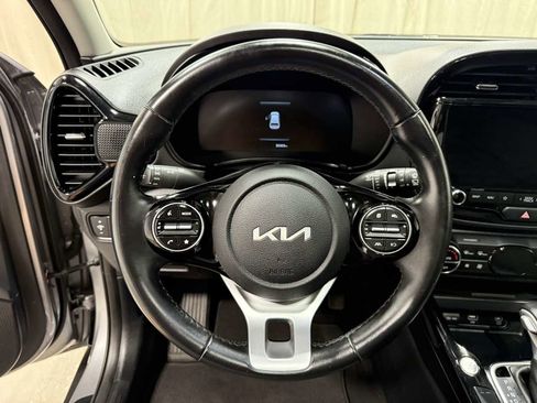 Used 2023 Kia Soul EX image 11