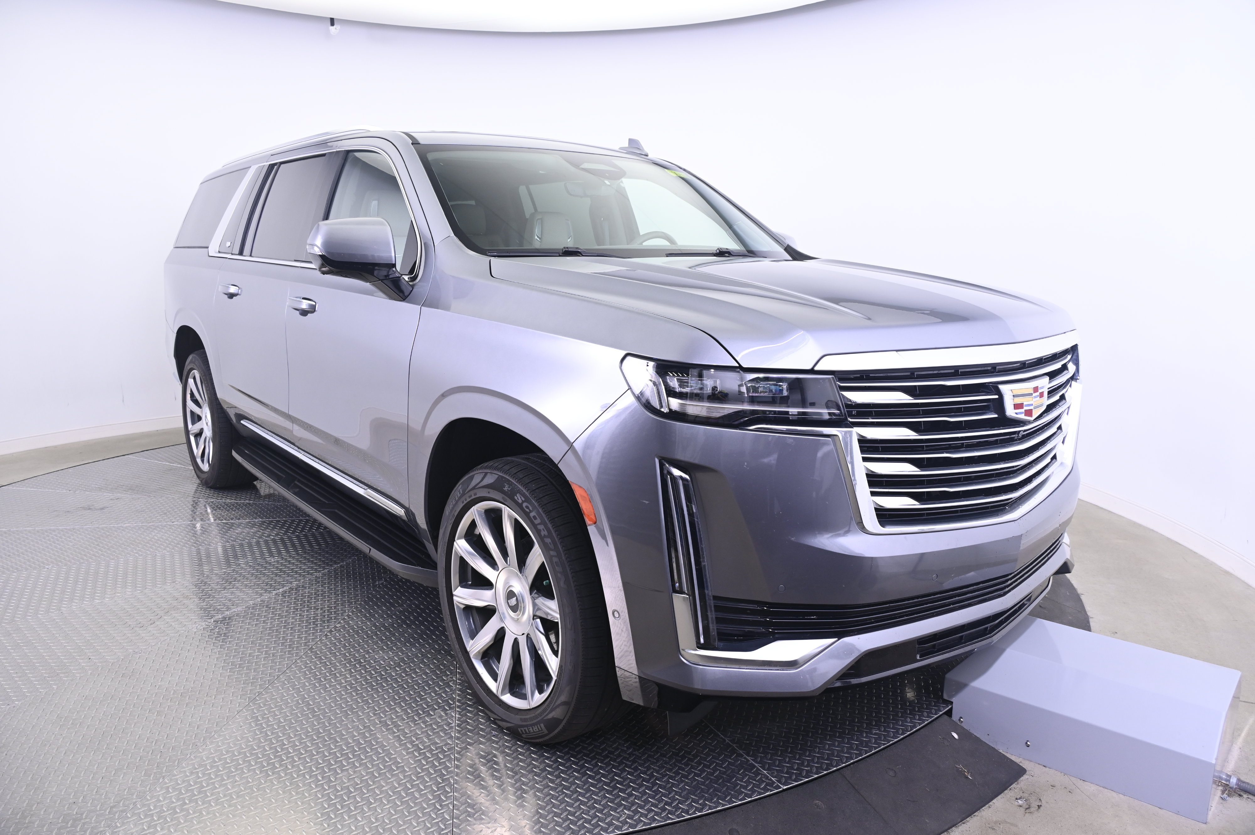 Used 2022 Cadillac Escalade ESV Premium Luxury Platinum AWD/4WD image 9